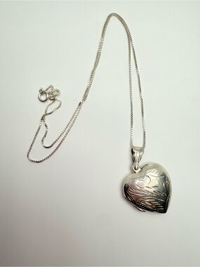 Vintage Italian Sterling Silver Engraved Heart Locket Necklace 925